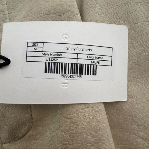 Grey Lab Los Angeles Shiny PU Faux Leather Shorts M Taupe High Rise Lined - Picture 8 of 9